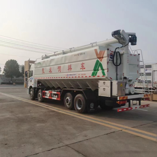 Bulk Animal Feed Fodder Tank Transport Truck 7.00-16 Tyre 232/315 Kw / Hp