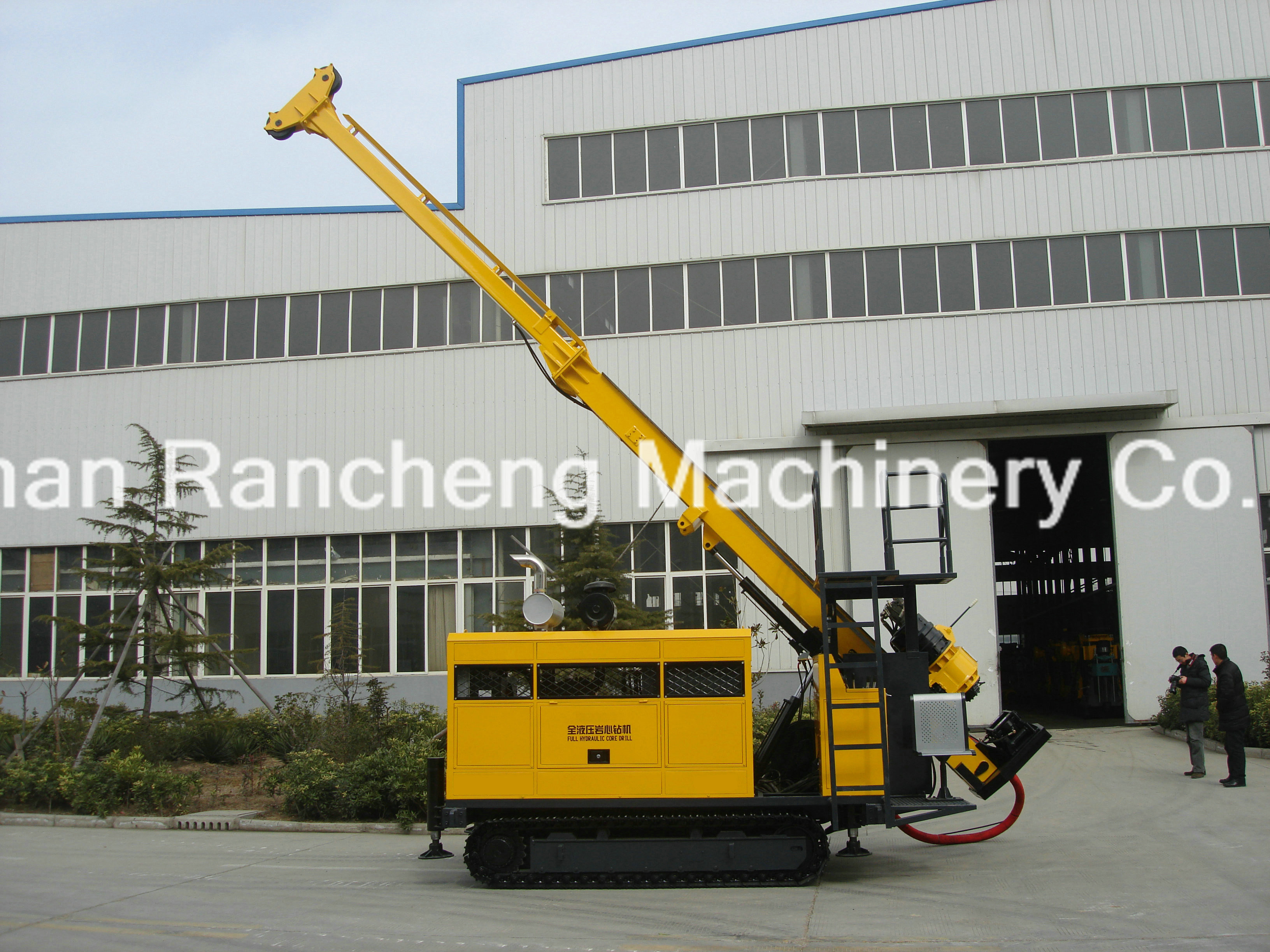 Crawler Mounted Hydraulic Core Drilling Machine 300m - 1000m Depth 180HP Diesel Engine
