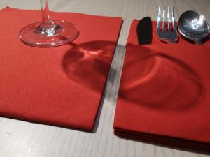 Quality Red Airlaid Luxury Paper Napkin Indulge Delicate And Soft Napkins 40cm×40cm wholesale