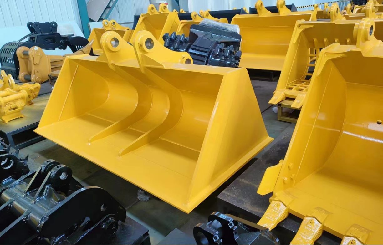 Durable Excavator Tilt Bucket / Cleaning Bucket , Earth Hard Rock Skeleton Bucket