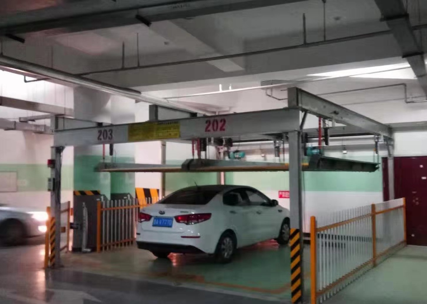 Automatic Steel Structure Car Parking Painted Surface For Residential