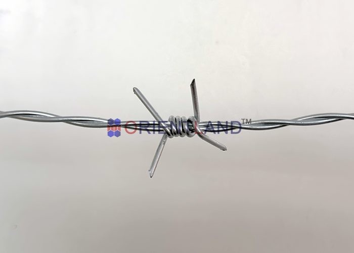 2.0mm Double Twist Barbed Wire 200m Barbed Wire Fencing 5inch Barb Spacing