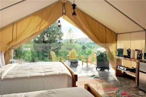 Quality Steel Pipes Frame Luxury Tents For Resorts Canvans For Hotel Camping Customized Height wholesale