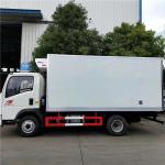 Refrigerated Truck SINOTRUK HOWO For Frozen Food / Medicine Transport