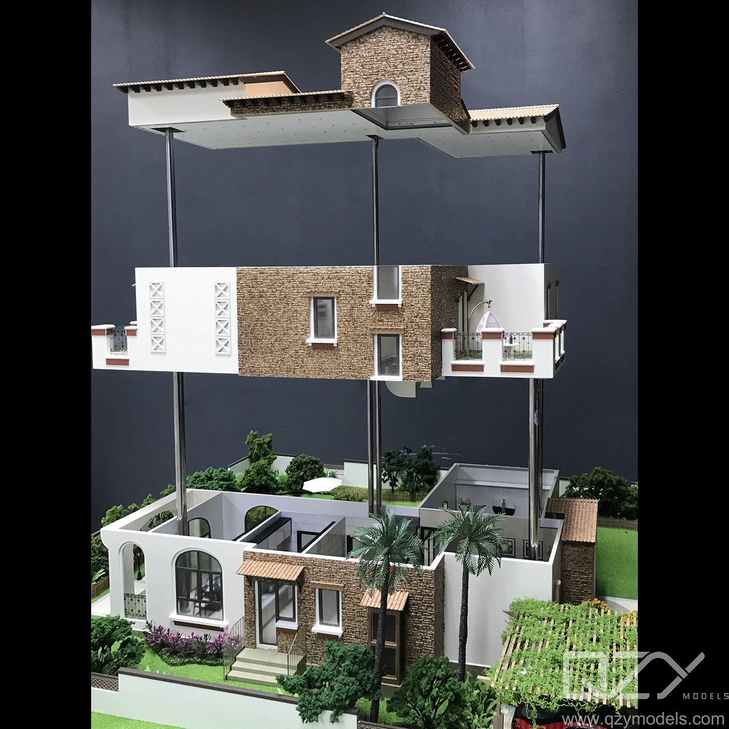 China Overseas Property 1/25 Spanish Style Villa Model With Lift