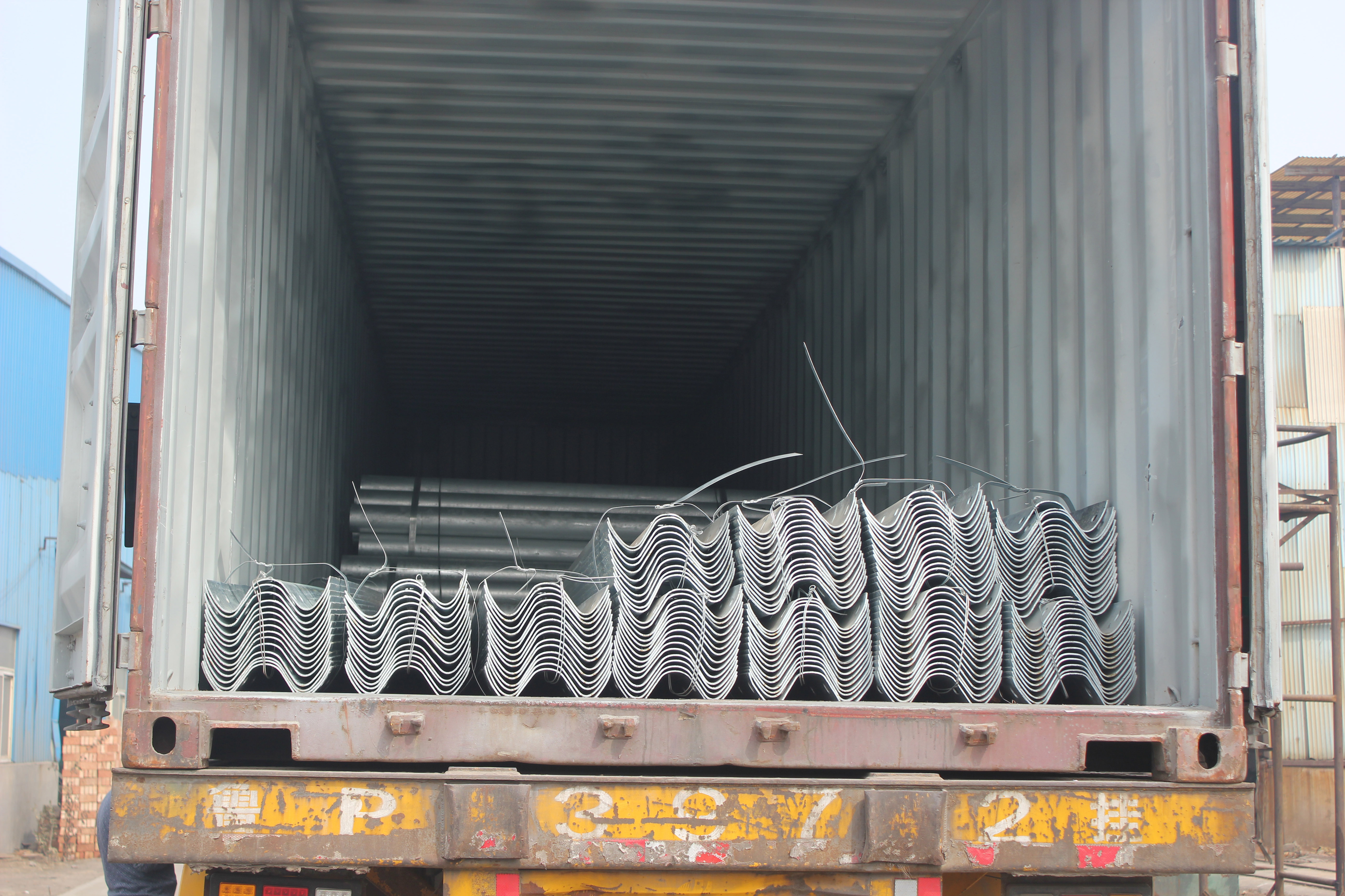 Q235 Q345 Galvanized Steel Highway Guardrail Fishtail End for Customized Projects