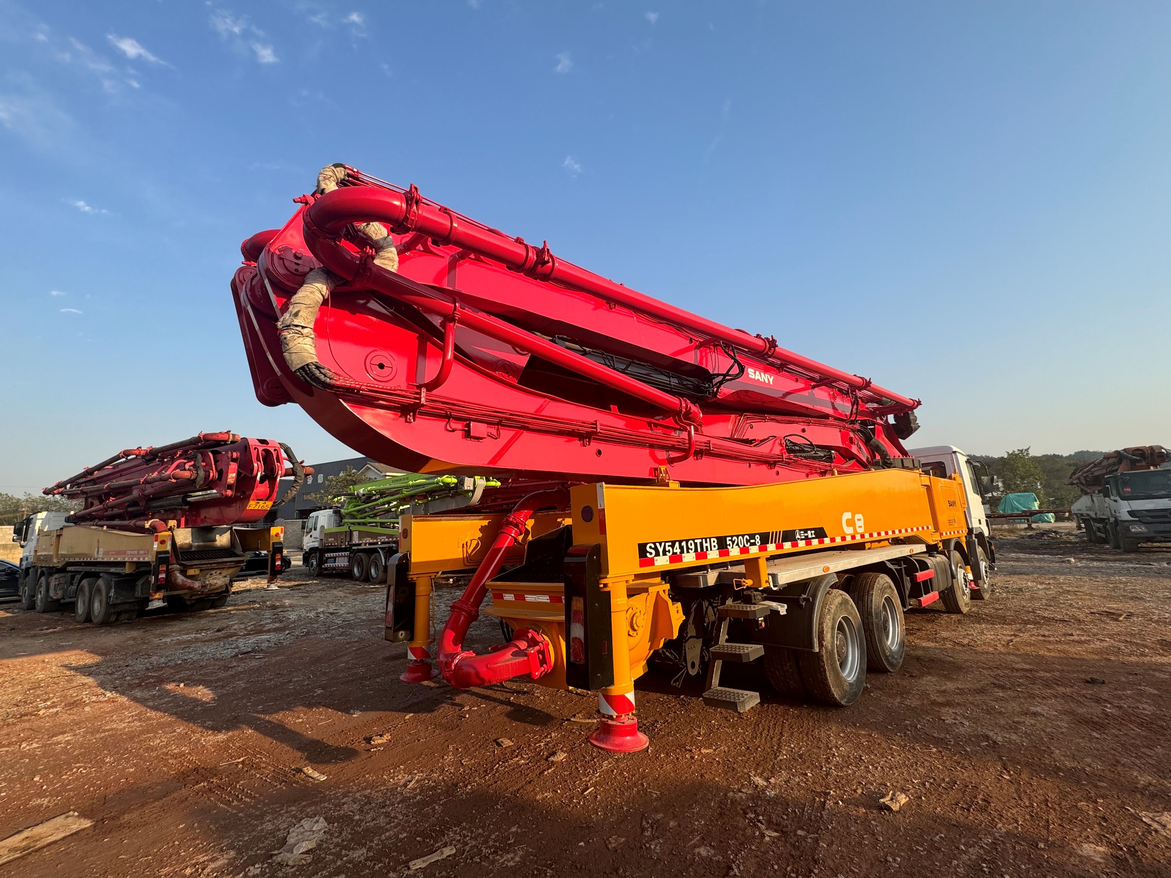 Semi-Dry Shotcrete Type Concrete Pump Truck 52 Meters Installed on Mercedes Chassis with Total Weight of 41330kgs