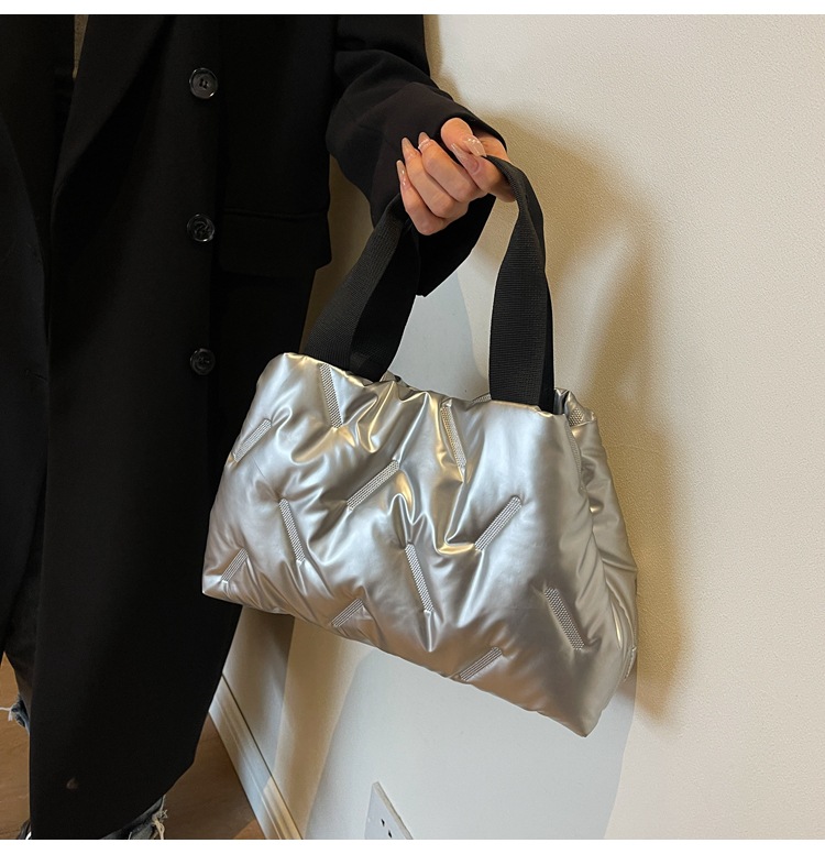 2023 Autumn and Winter Down Cloth Bag Large-Capacity Handbag for Women in Foreign Trade