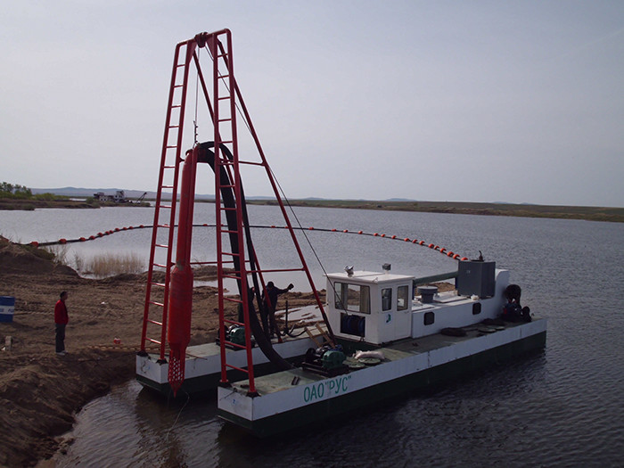 The main engine power of the 10 inch model Jet suction dredger is 380kw