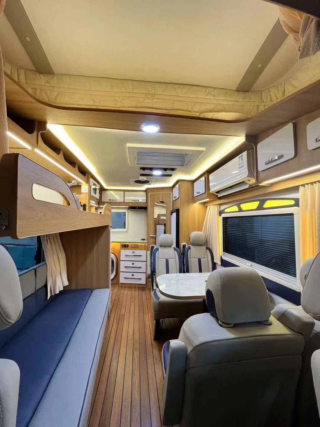Travel Trailer RV Caravan Van for 4-6 People Max Payload 1500kg