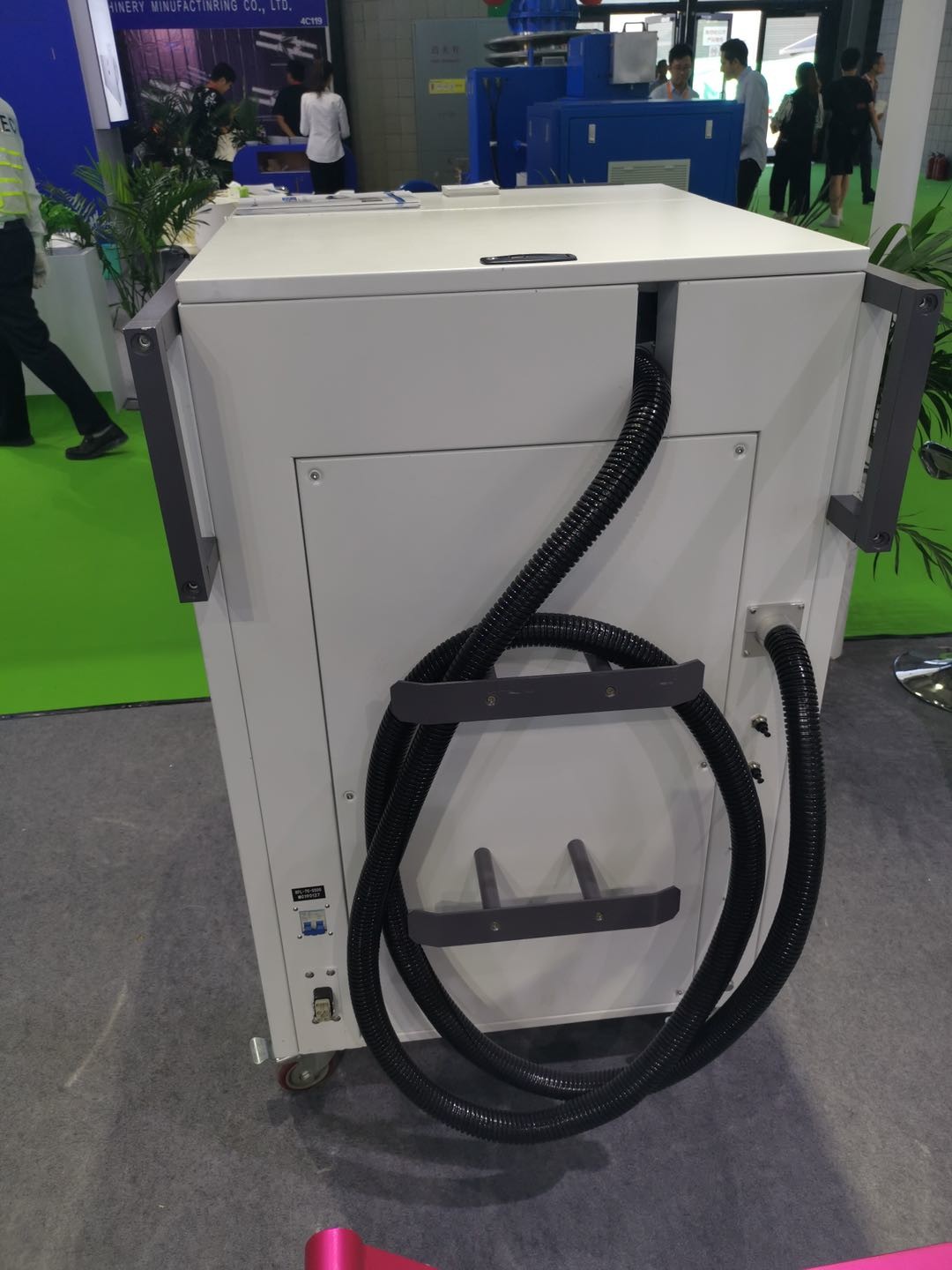 High steady 1000w hand held fiber laser cleaning machine Metal Rust Surface Removal laser cleaning