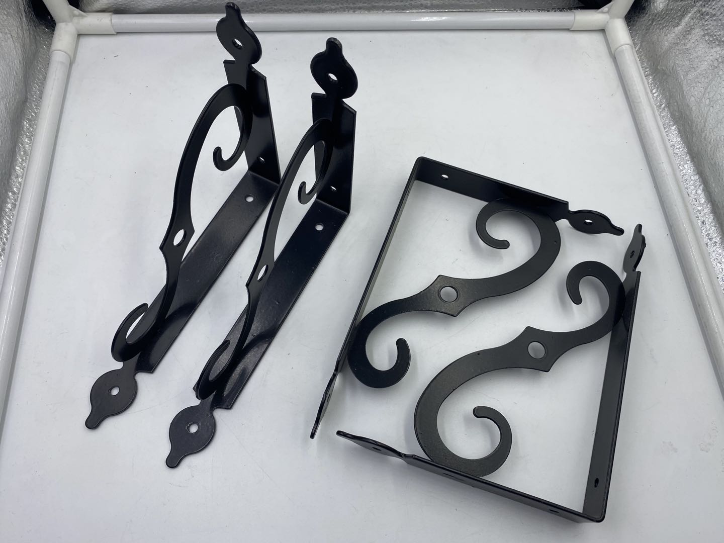 Outdoor and Indoor Metal Wall Mount Hanging Plant Bracket for Decorative Arrangements