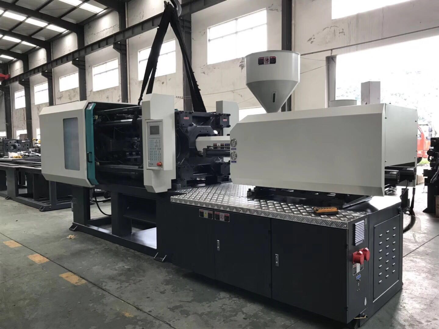 High Performance Plastic Injection Molding Machine Energy Saving