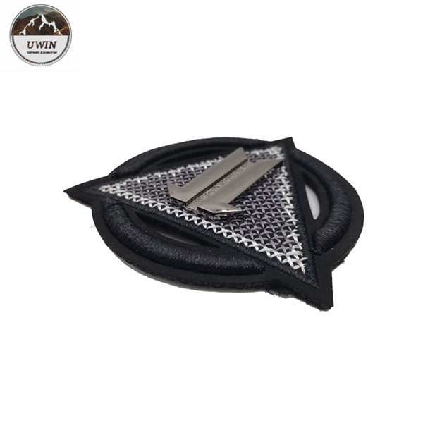 Eco Friendly Material 3D Embroidery Patches Sew On Backing With Metal Label