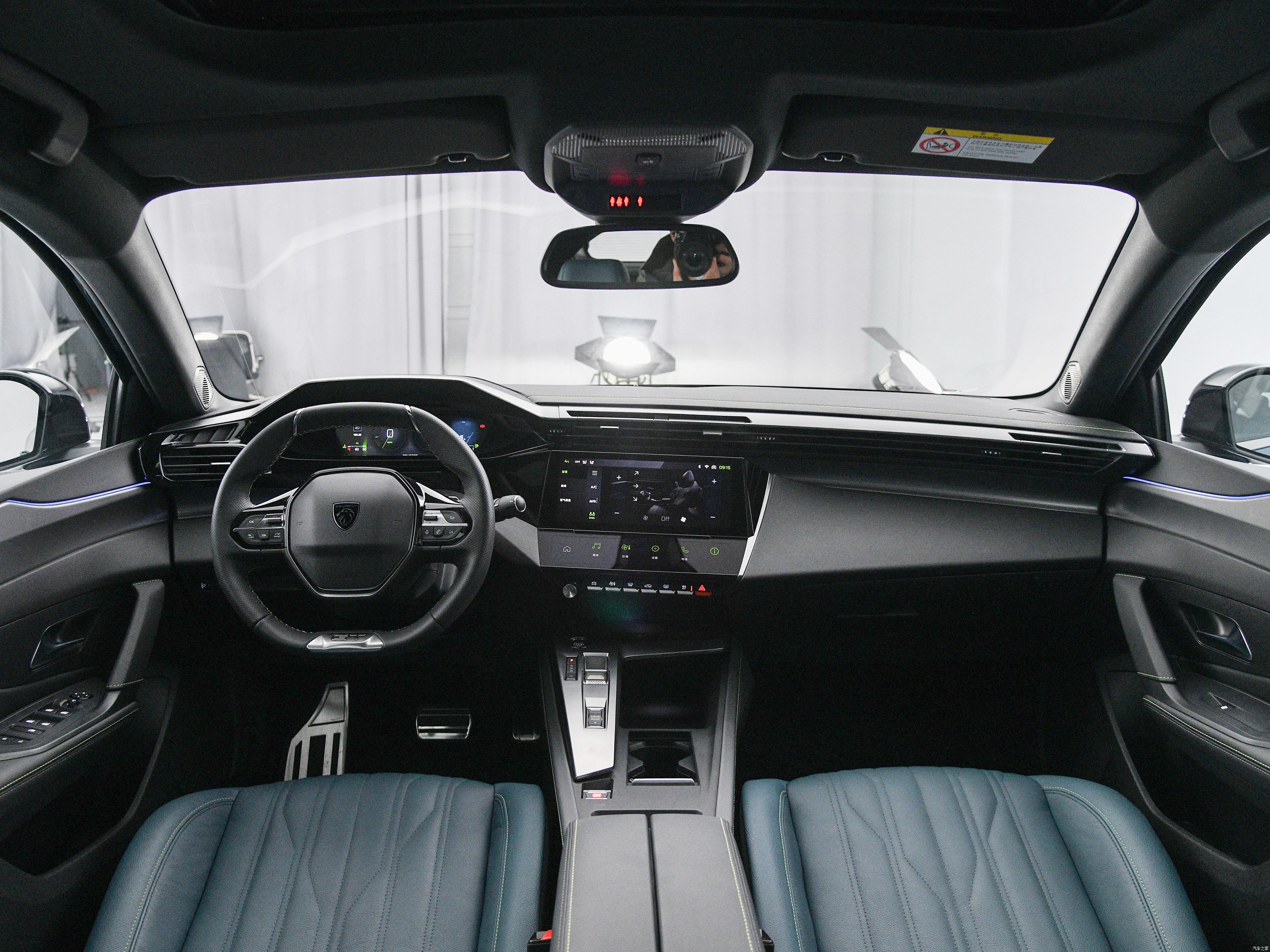 Dongfeng Peugeot 408X 2023 360THP Charm Edition 5-seat Hatchback with Front 4 Rear 4 Radar and Multi-link Rear Suspension