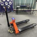 PU Wheels 3000kg Digital Pallet Jack Truck Weight Scale In Industrial Warehouse
