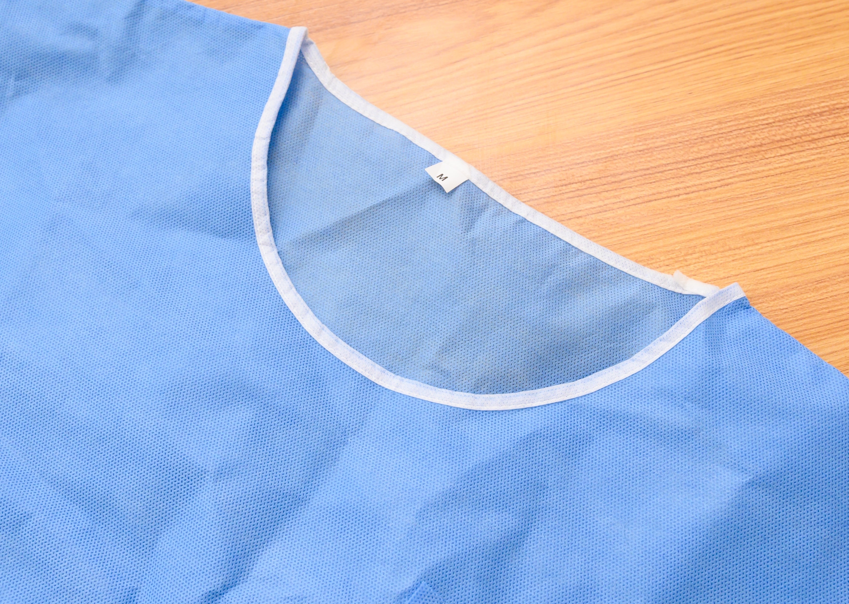 V Neck Round Neck Breathable SMS Surgical Gown 35gsm-70gsm Nurse Scrubs Sets