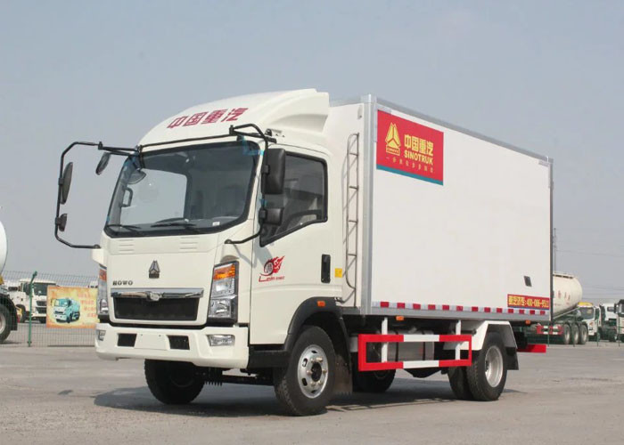 Refrigerated Delivery Truck 4 X 2 8 Tons 140 HP Engine Carrying Vegetables / Fruits