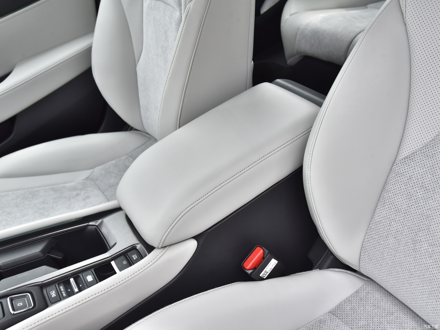2024 Hon-da Inspire Hybrid EV Car Energy Vehicle Electric Sedan with Customized Fast Charging Time of 0.5h