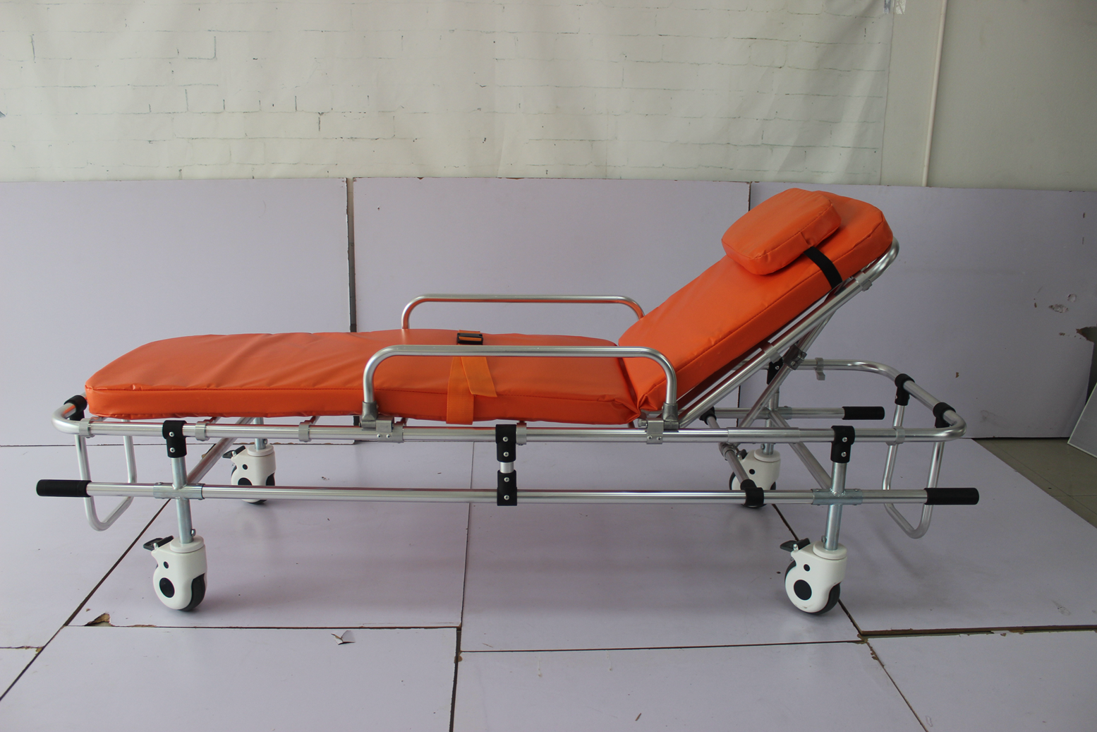 ISO CE Approved Aluminum Alloy First Aid Ambulance Stretcher Litter Foldaway With Wheels