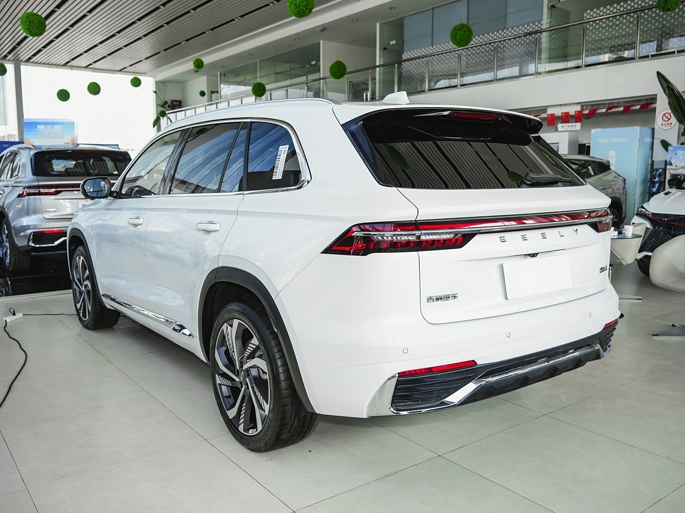 Geely 2.0T Xingyue L Four Wheel Drive Electric Vehicle SUV New Energy