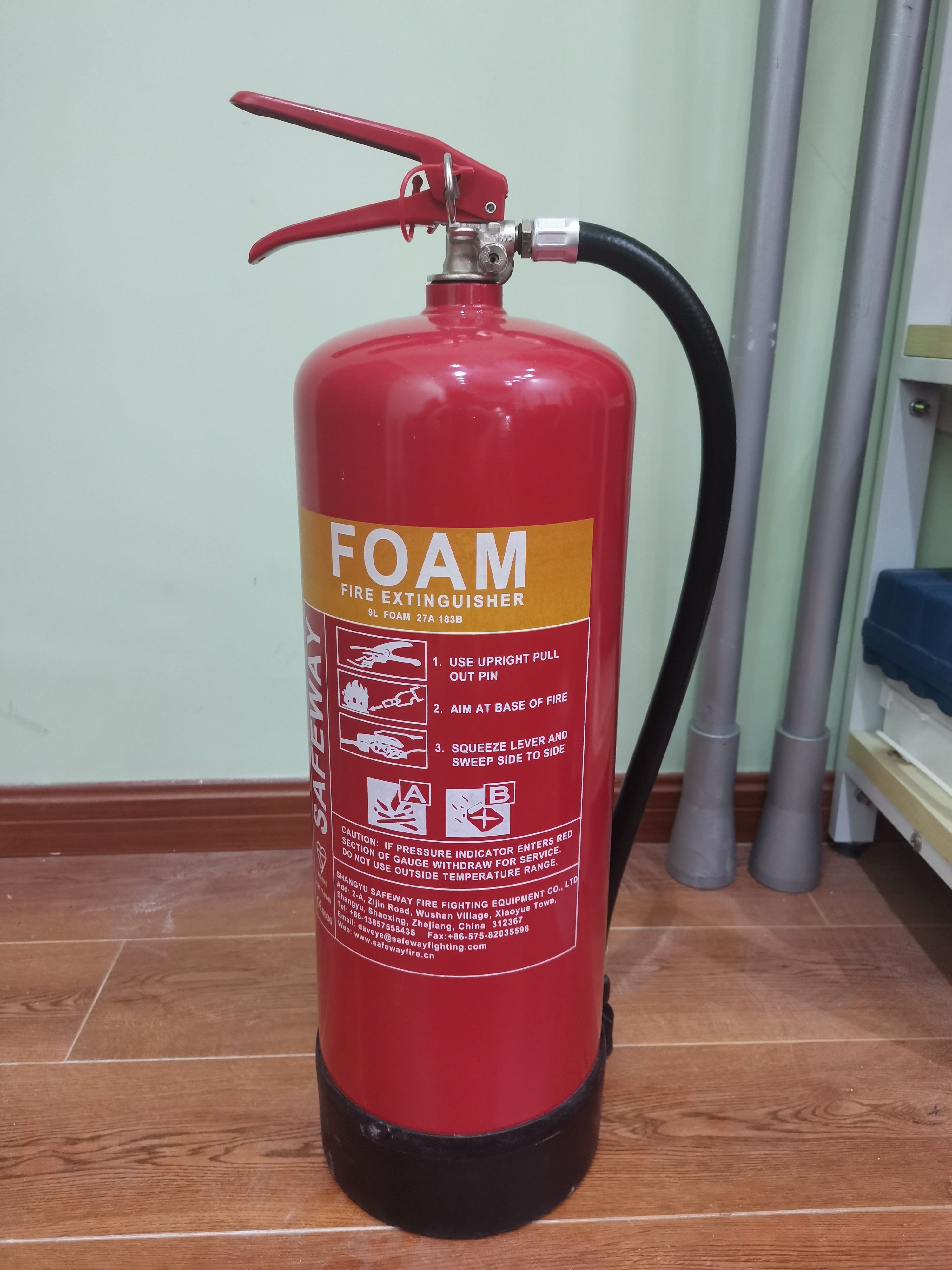 Foam Fire Protection System With Pressure Gauge Extinguisher 9L BSI EN3
