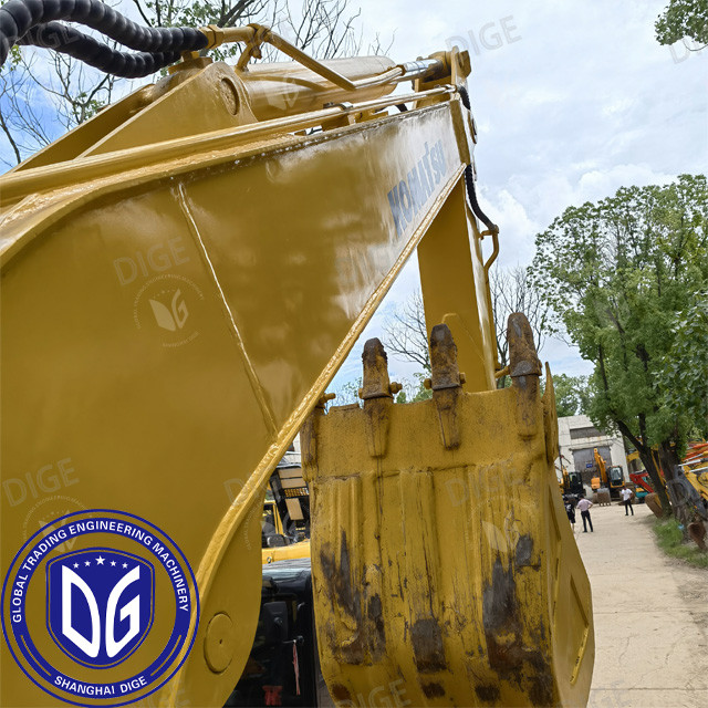 Economically efficient engine USED PC60 excavator with Advanced hydraulic systems
