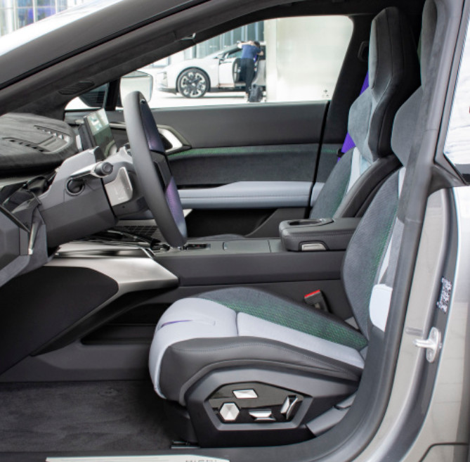 Hiphi Z 2023 5-seater version pure electric 4 Door 5 seats medium and large Sedan