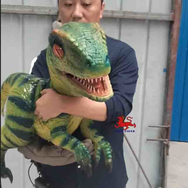 Life Size Realistic Dinosaur Puppet , Jurassic Park Velociraptor Hand Puppet