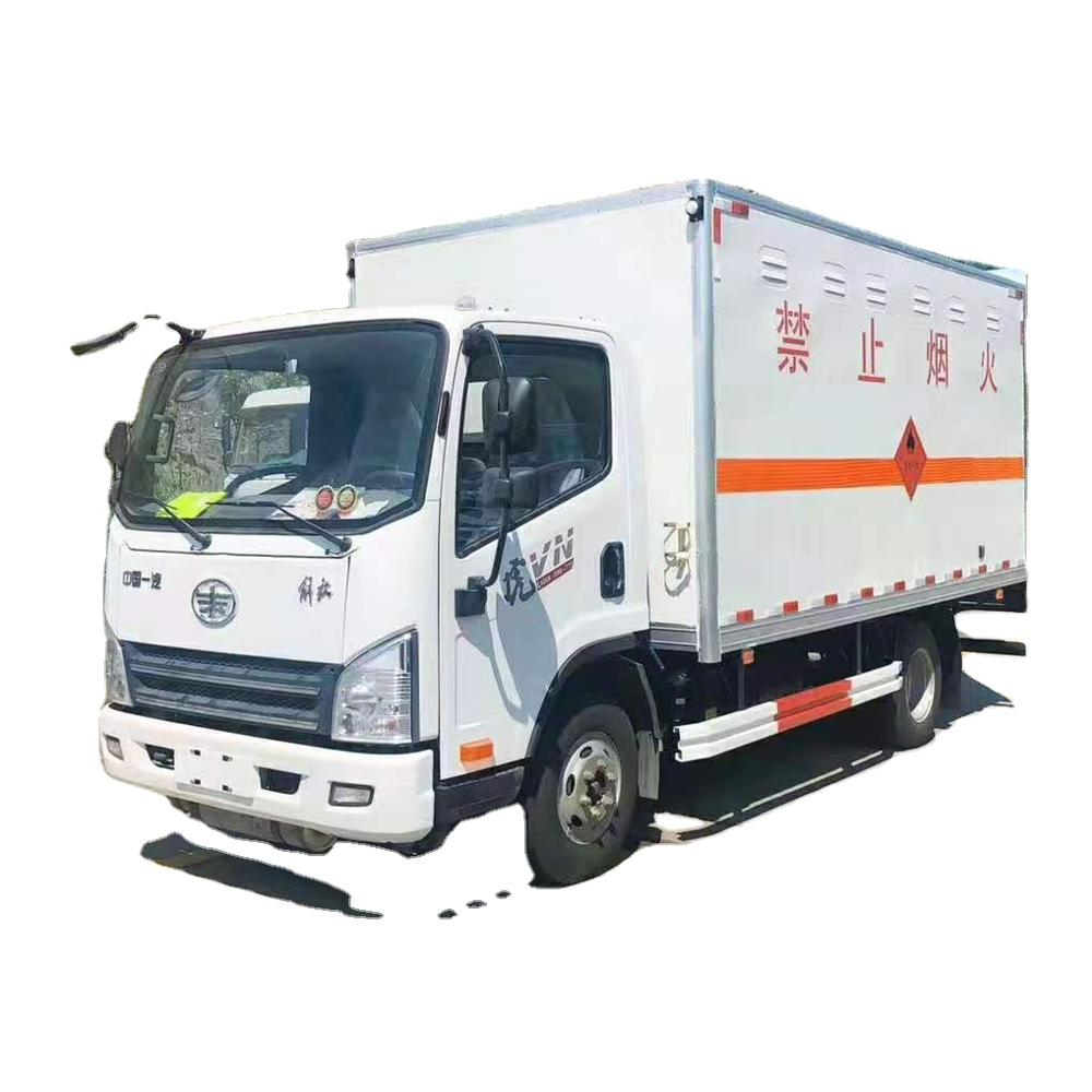 Reverse Shift Number 1 Dongfeng 4x4 Off-Road Mini Truck for Customer's Requirements