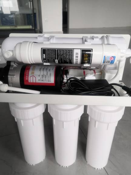 White 5 Stage RO Membrane Water Purifier and 3.2g Tank for Household Water Filtration