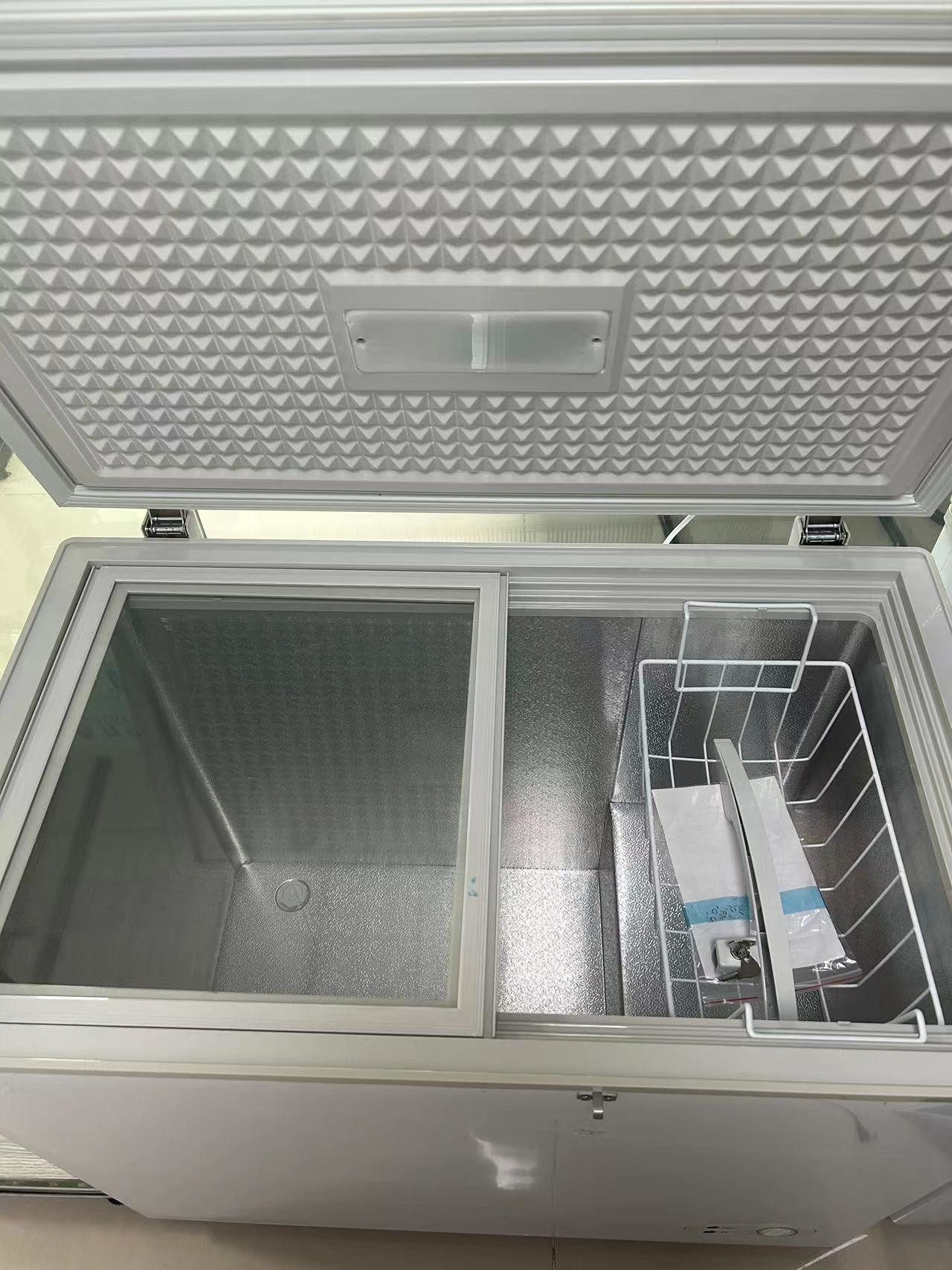 Big Capacity Top Open Freezer Single Glass Door Chest Freezer Model Bd/Bc-312qg