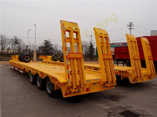 Tri Axle Low Bed Semi Truck Trailer For Sale 60 Ton Heavy Machine Transport