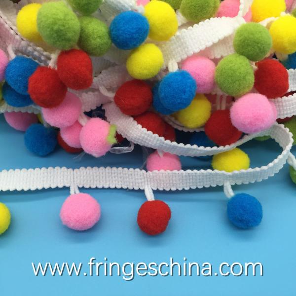 Machine producing OEM wholesale beautiful fabric drapery trimmings beaded pom