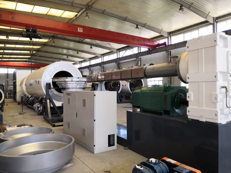 1060mm Natural Gas Pipeline Insulation Pipe Extrusion Machinery Pipe Making Machine