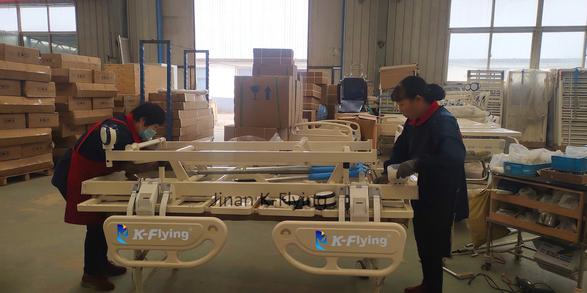 4pcs Castors Hospital ICU Bed Intelligent Model 260 Kgs