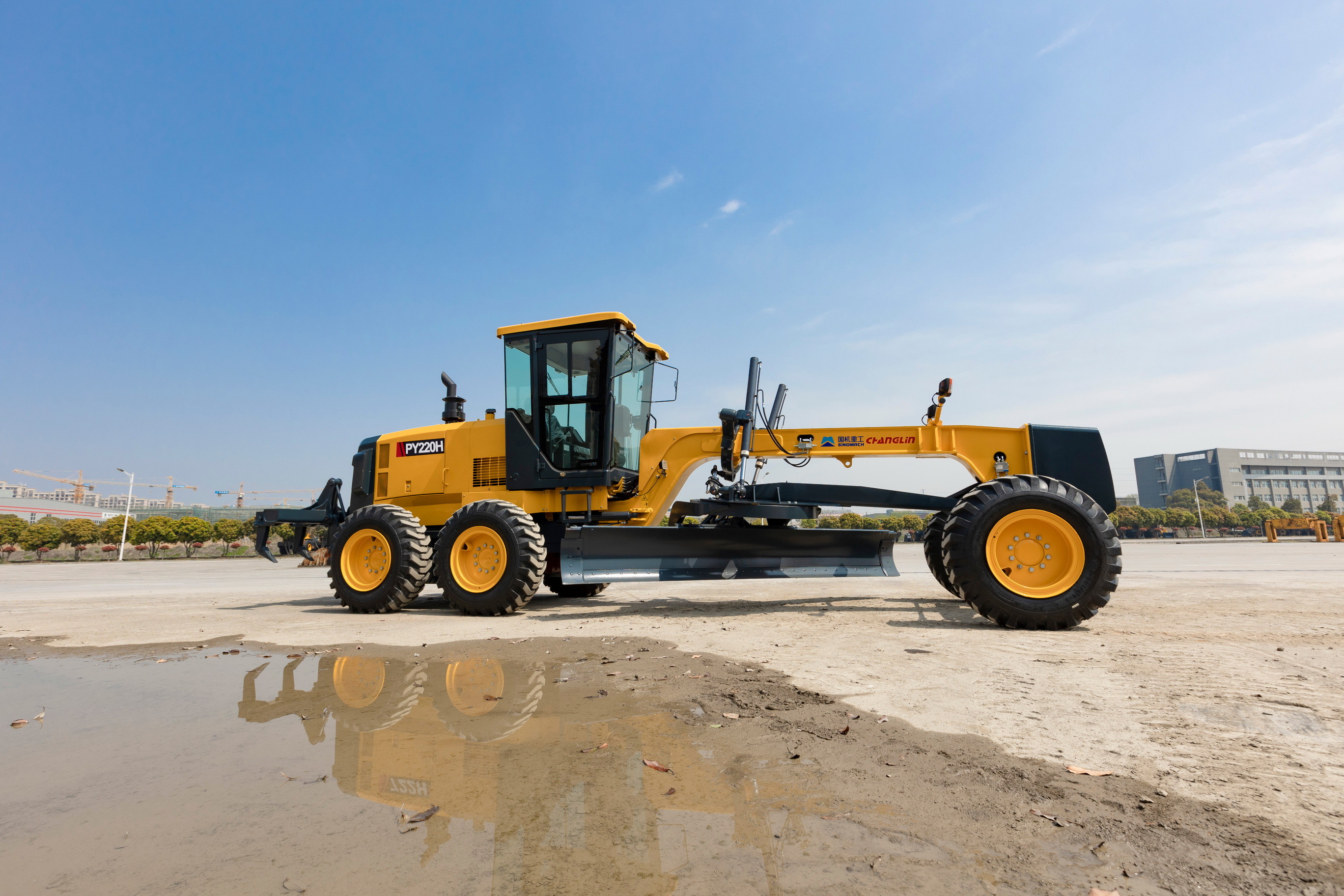 PY220H 220Hp Heavy Equipment Road Grader 162KW With Komatsu Technical
