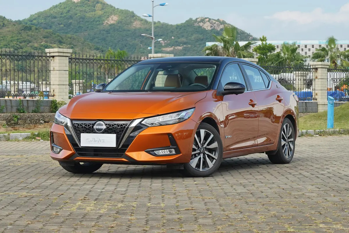 Auto Dongfeng Nissan Sylphy Gasoline Electric Drive 1.2L 72 Hp L3 4-door 5-seater Sedan with Length * Width * Height