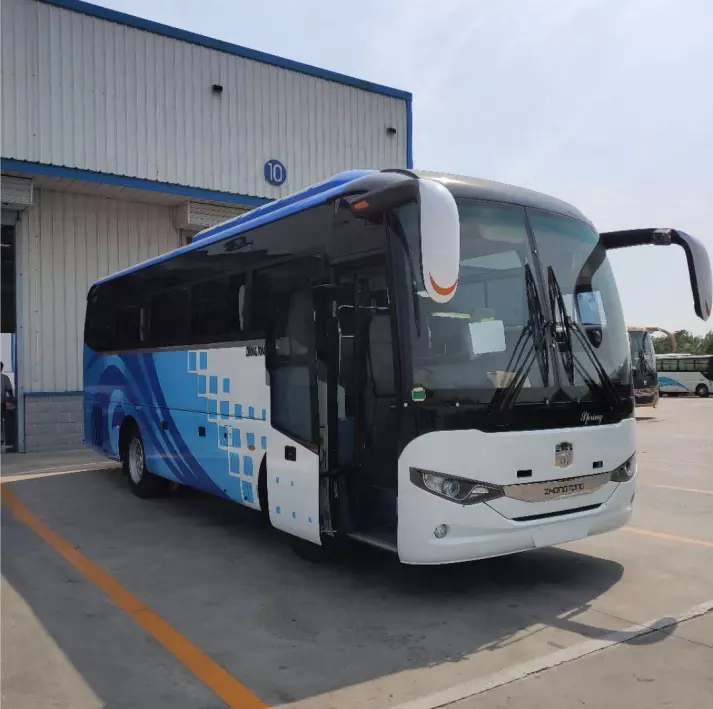 Euro 2 Emission Standard 30 Seats Luxury Coach Bus with Manual/Automatic Transmission