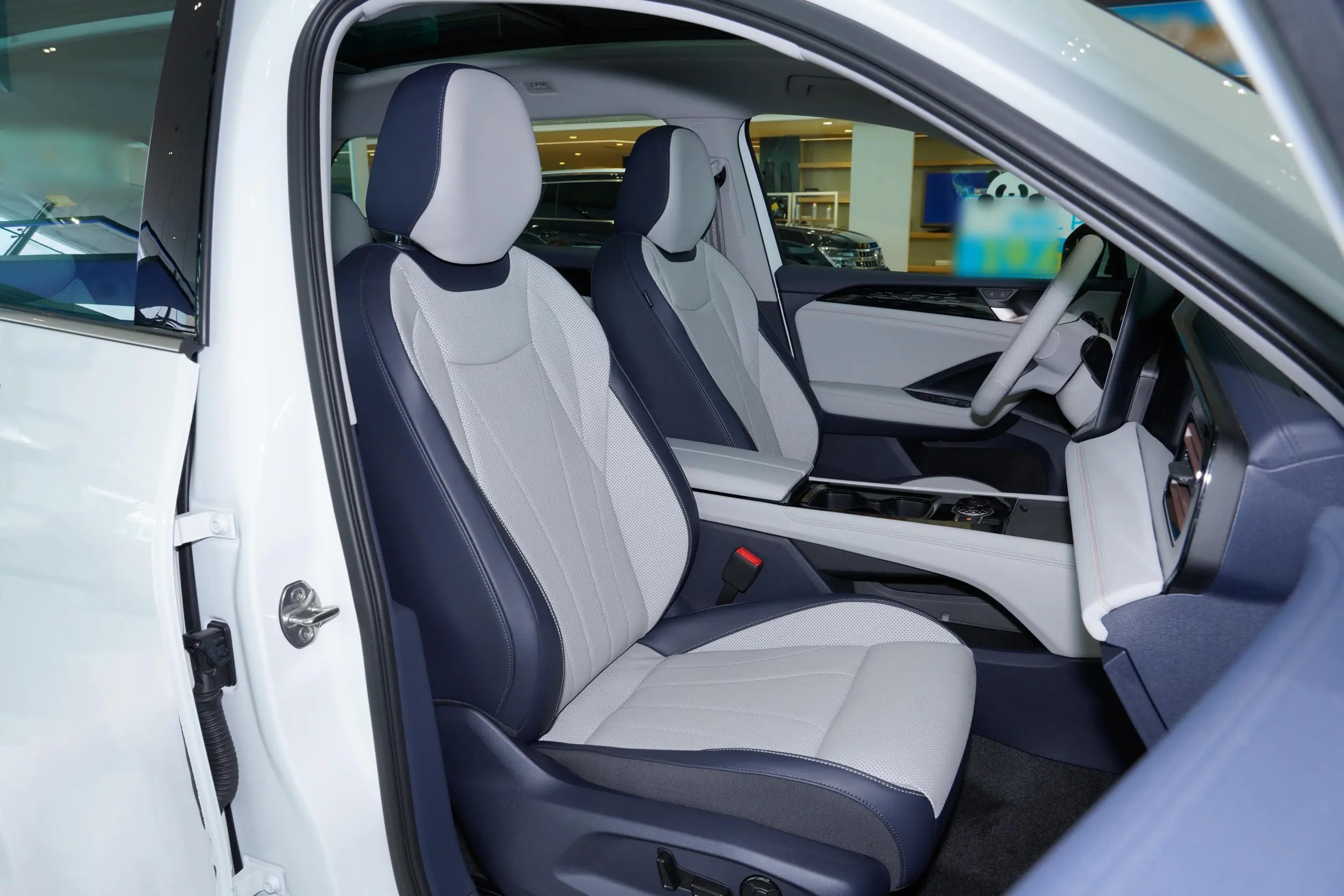 New Volkswagen Cars VW TIGUAN L SUV 2.0T 4WD 7 Seater Volkswagen VW Tiguan L 2023 in stock for sale