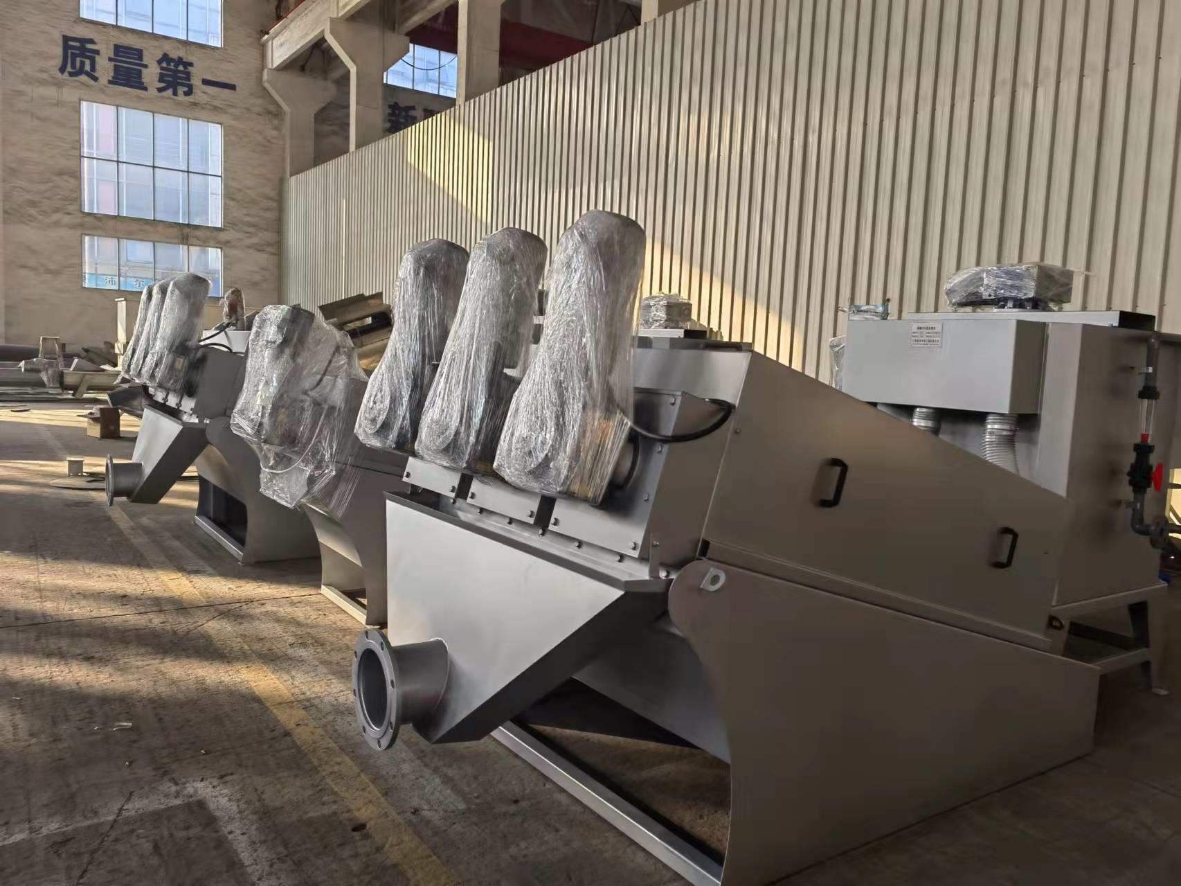 Nickel Plated Screw Press Dewatering Machine 360 Kg/H SS304 Screw Type Sludge Dehydrator