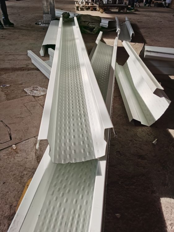 7.5kw Seamless Gutter Machine Fascia Roll Forming Machine 6 Inch
