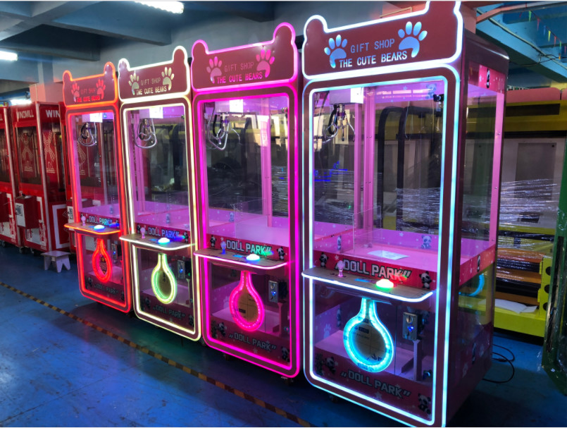 Bear Claw Crane Arcade Machine With Glass Cabinet