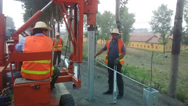 Guardrail Pile Driver Wheeled Highway Guardrail Drilling Machine Vibro Machine