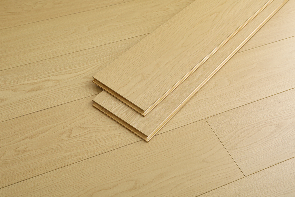 Three-Layer Varying Length Oak Plank Smooth Oak Hardwood Flooring with Valinge 5G/ T G