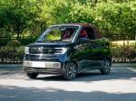 100km/h Small Wuling Electric Vehicles 5 Seats Car 300KM For Adults