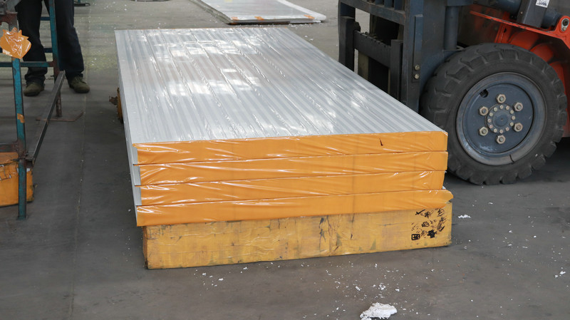 Prefab House Sound Insulation Fireproof Glass Wool Sandwich Panel