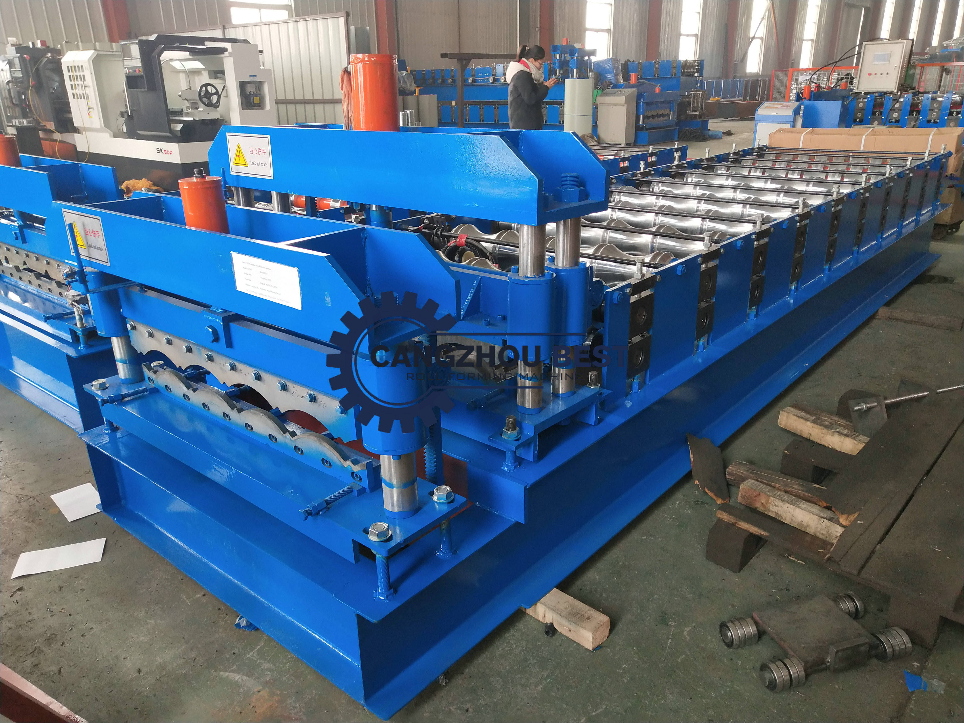 PLC Control 380V Roof Tile Roll Forming Machine 380v / 50HZ PPGI / GI Material