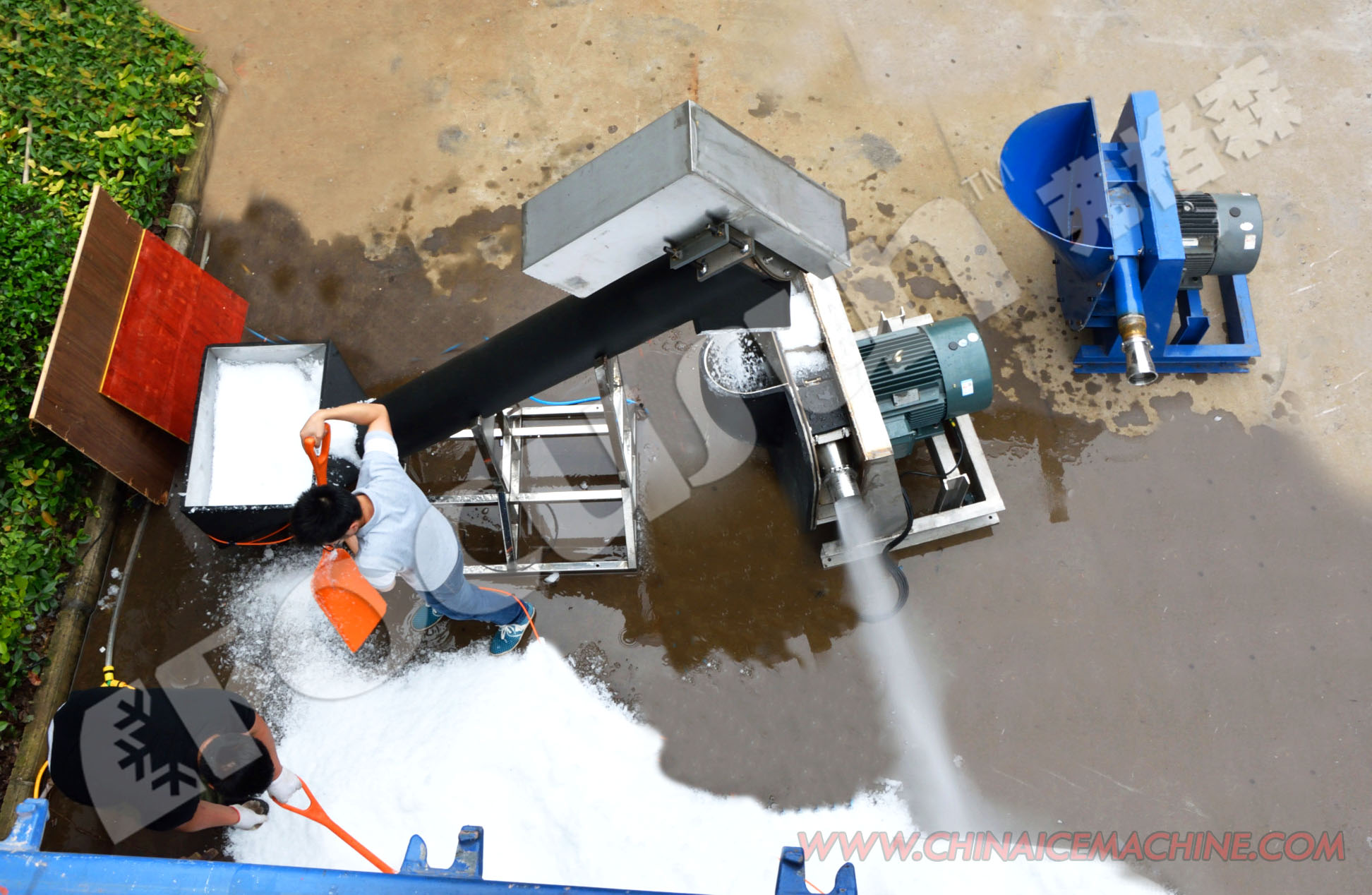 Revolutionize Your Snowmaking System with Our Flake Ice Machine Size 3550x1550x2100mm