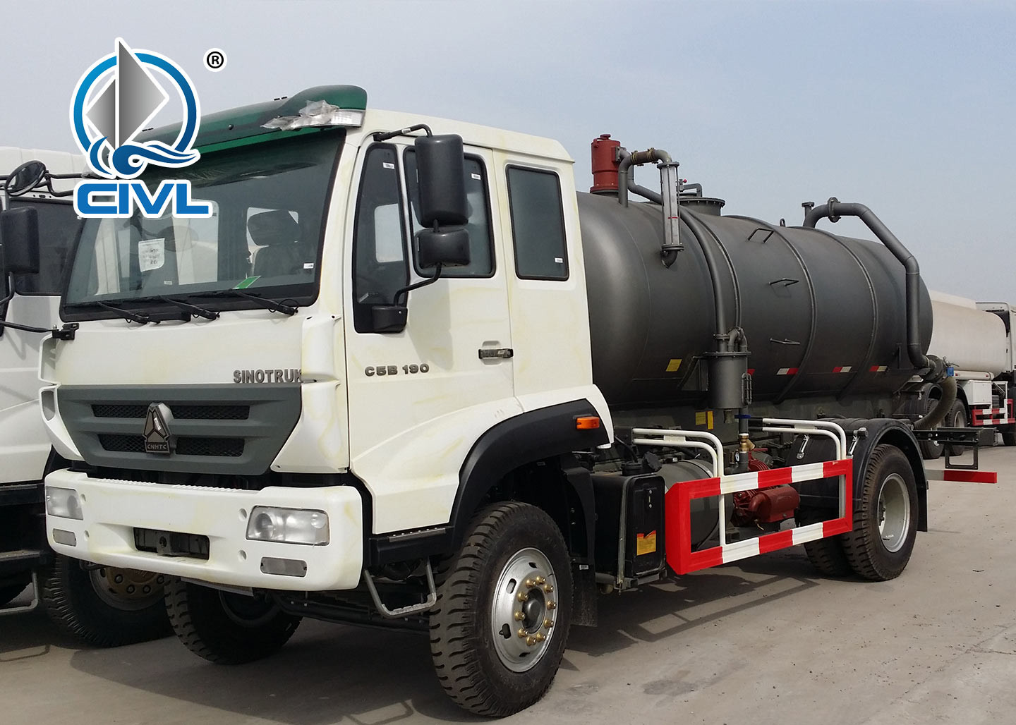 6 Cubic Meters Diesel Sewage Suction Truck with 5m Suction Depth 290HP